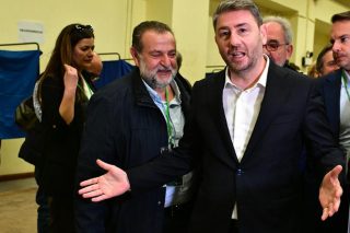 Μιμείται τον Μητσοτάκη κι άλλο!